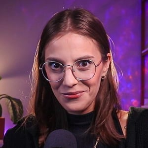 This is the Avatar Image for the Suavemente Comentado (Yasmin) AI Voice and Text to Speech Generator